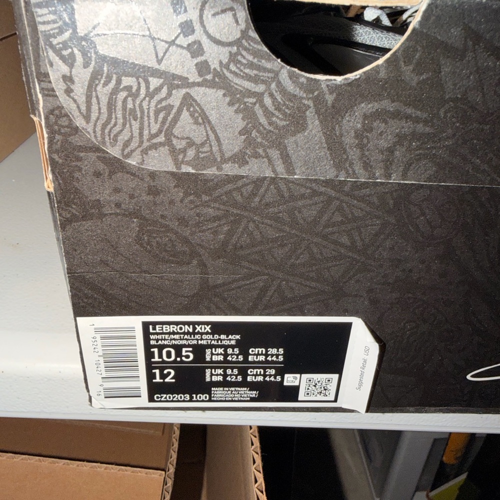 Nike MEN'S LEBRON 19 "ROYALTY" Shoes - Picture 5 of 5